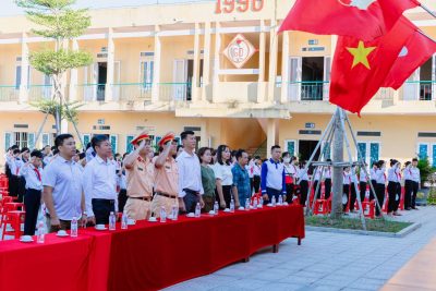 SINH HOẠT DƯỚI CỜ “AN TOÀN GIAO THÔNG CHO NỤ CƯỜI NGÀY MAI”